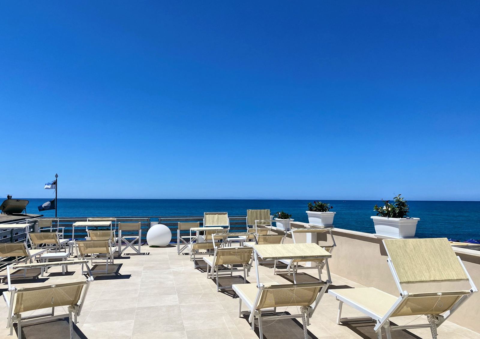 Terrazza al primo piano affacciata sul mare, Hotel Cecina Beach