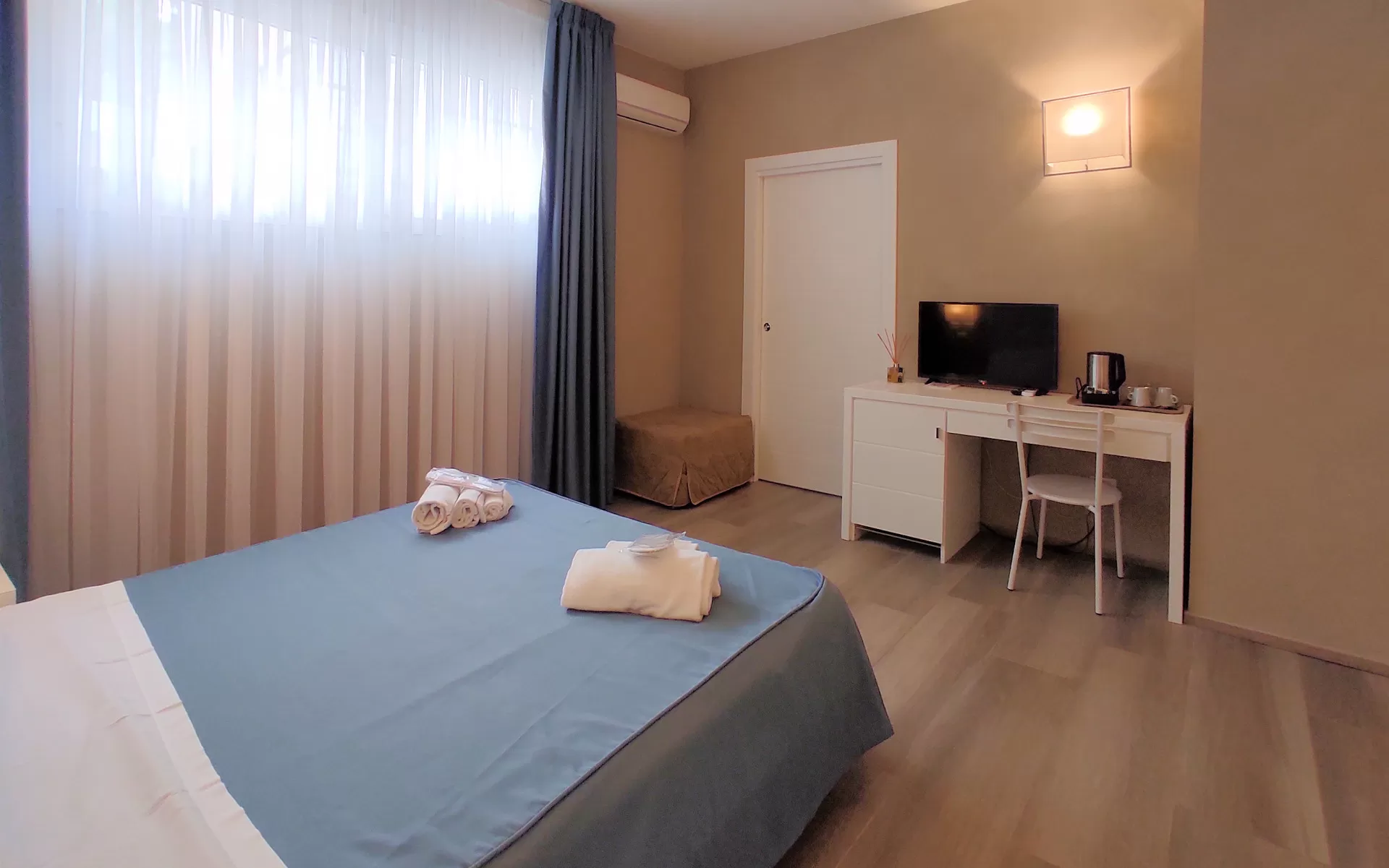 Camera al piano terra all’Hotel Cecina Beach – foto 5 di 13