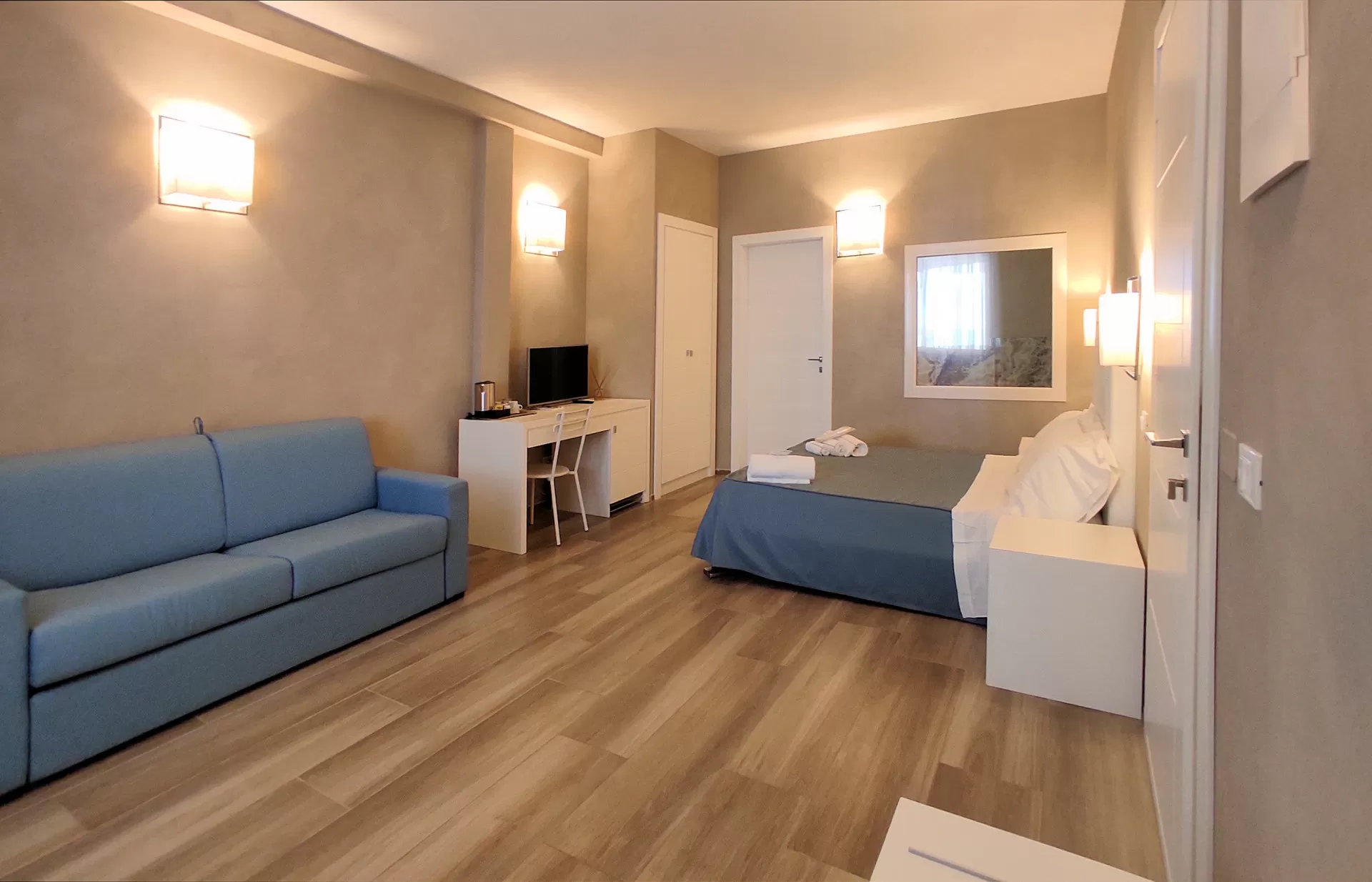 Junior Suite con patio esterno all’Hotel Cecina Beach – foto 3 di 14