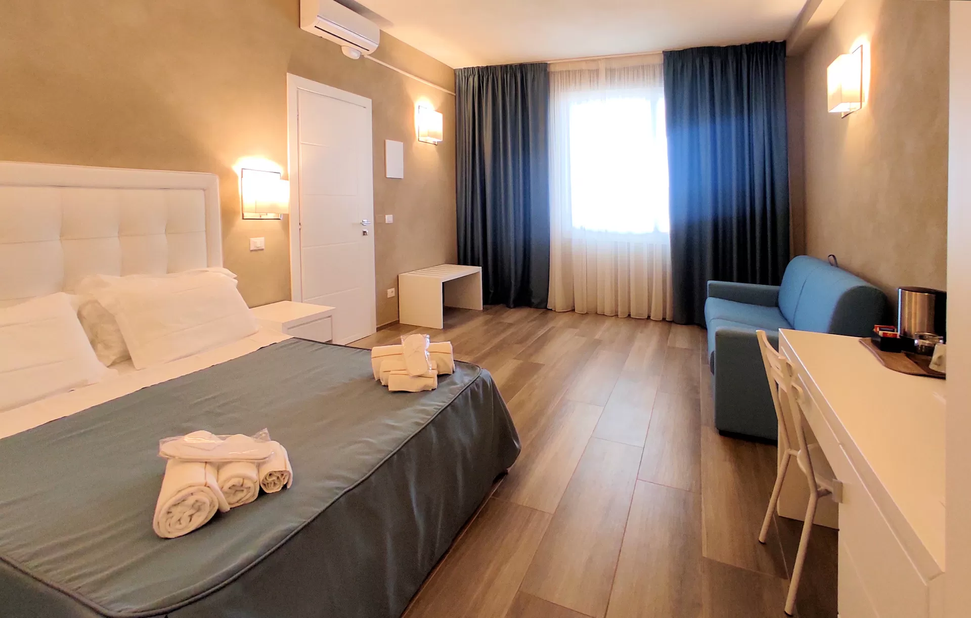 Junior Suite con patio esterno all’Hotel Cecina Beach – foto 5 di 14