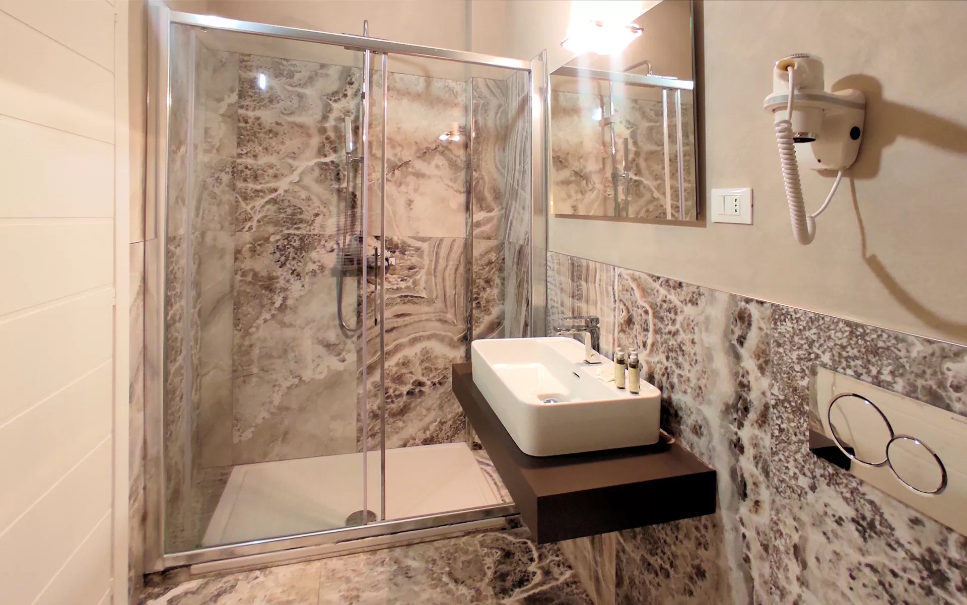 Junior Suite con patio esterno all’Hotel Cecina Beach – foto 6 di 14