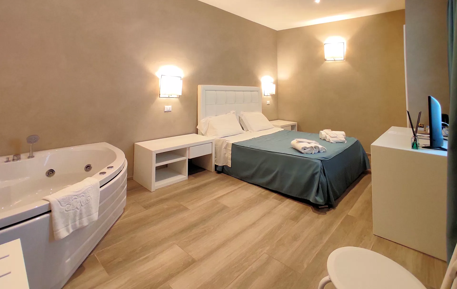 Camera con patio esterno all’Hotel Cecina Beach – foto 3 di 13