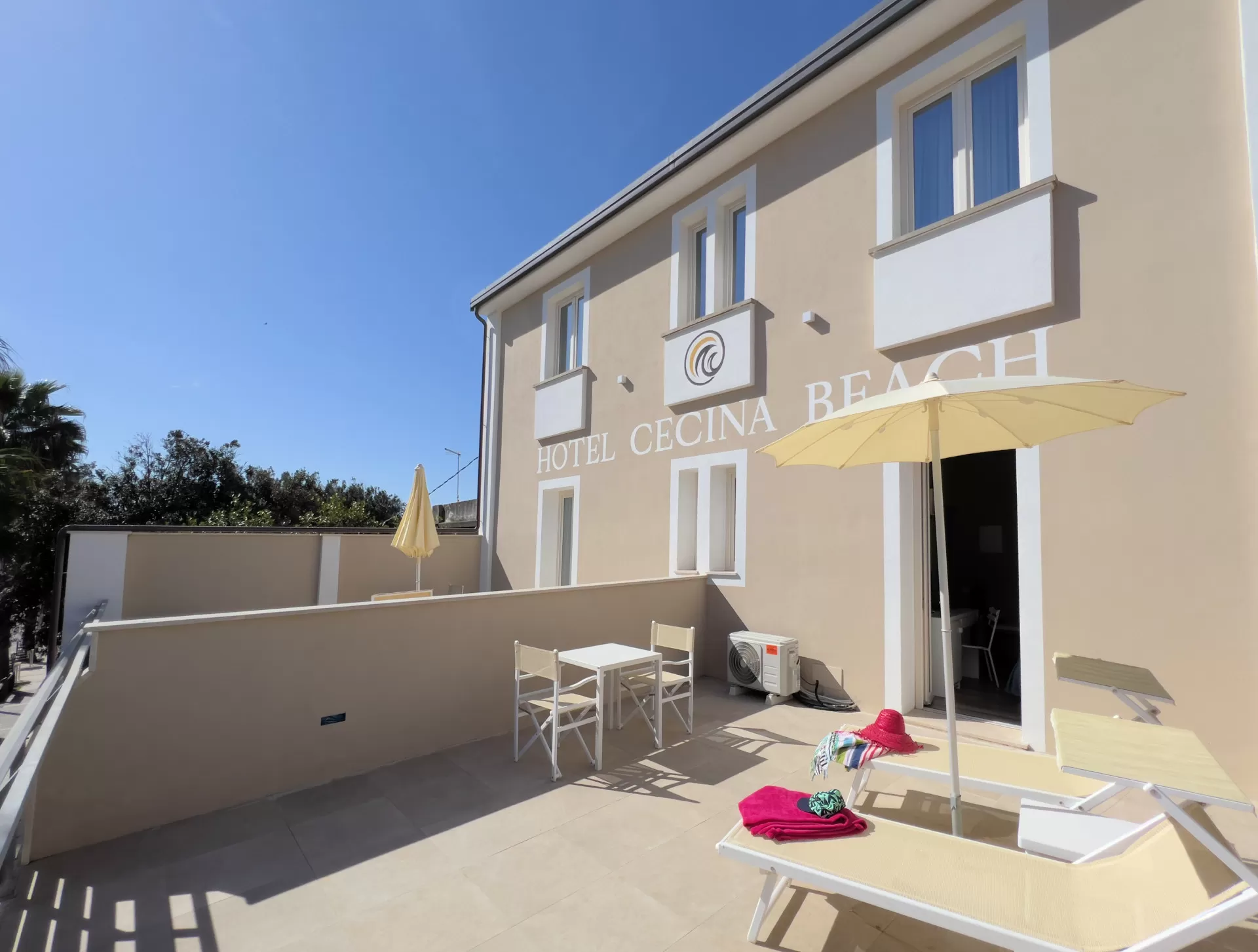 Camera doppia con terrazza privata all’Hotel Cecina Beach – foto 4 di 12