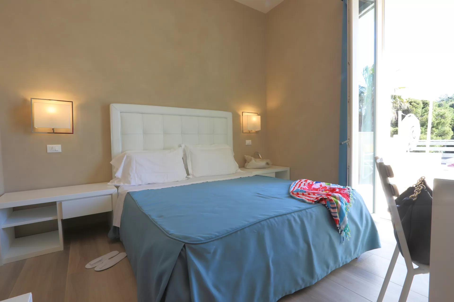Camera doppia con terrazza privata all’Hotel Cecina Beach – foto 7 di 12