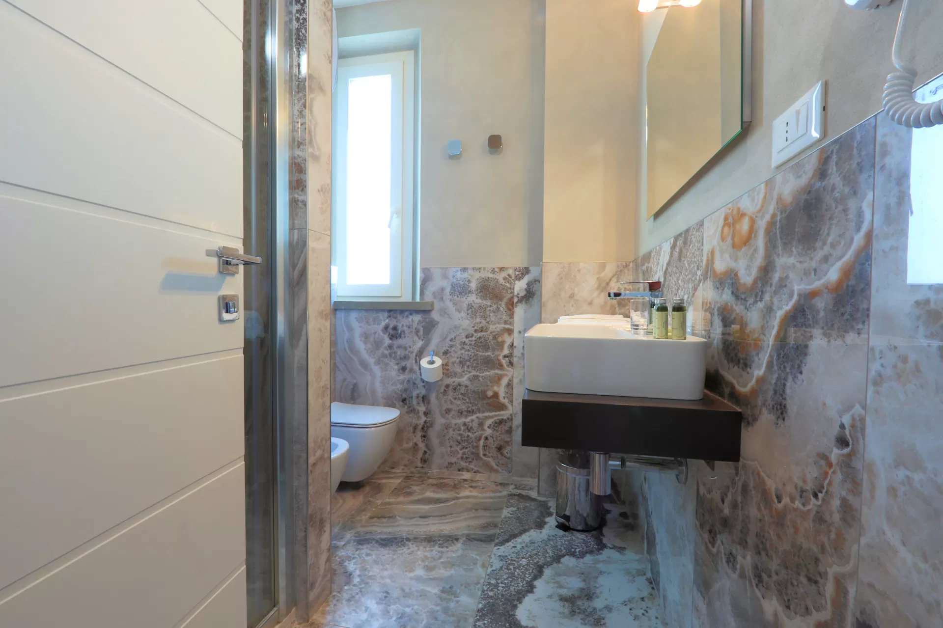Camera doppia con terrazza privata all’Hotel Cecina Beach – foto 8 di 12