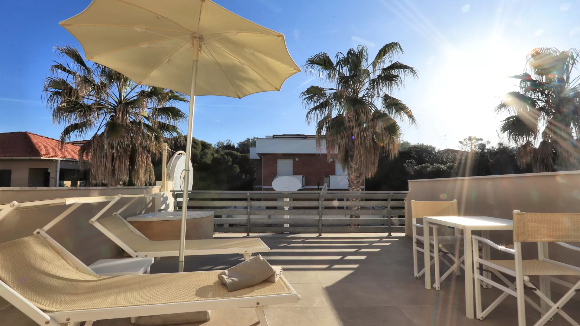 Camera doppia con terrazza privata all’Hotel Cecina Beach – foto 9 di 12
