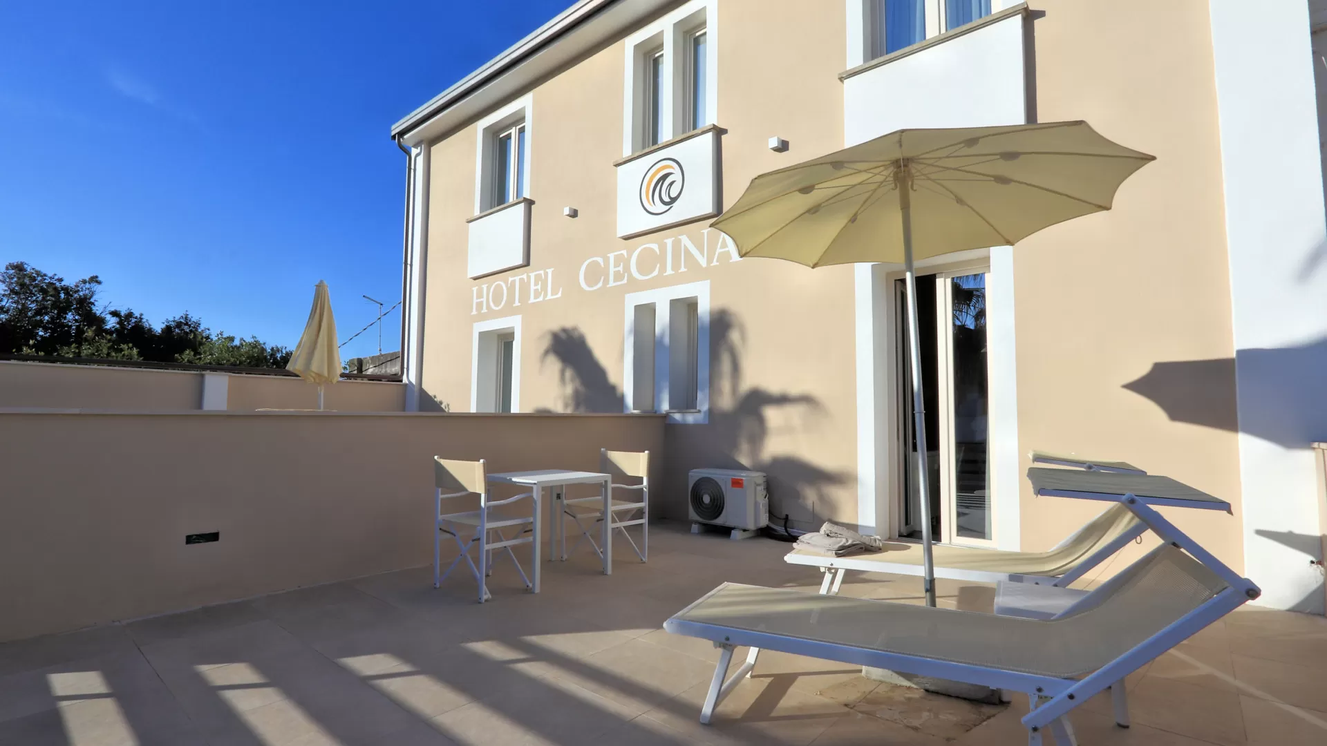 Camera doppia con terrazza privata all’Hotel Cecina Beach – foto 10 di 12